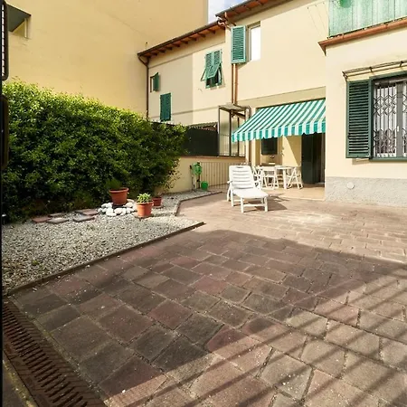 Careggi Garden Flat-3